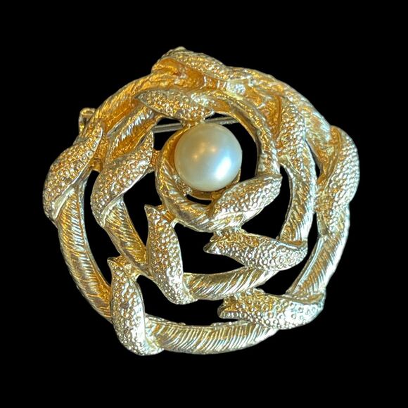 Vintage Faux Pearl Brooch Pin Brushed Gold Tone Stylized Flower Textured Metal - Picture 3 of 6